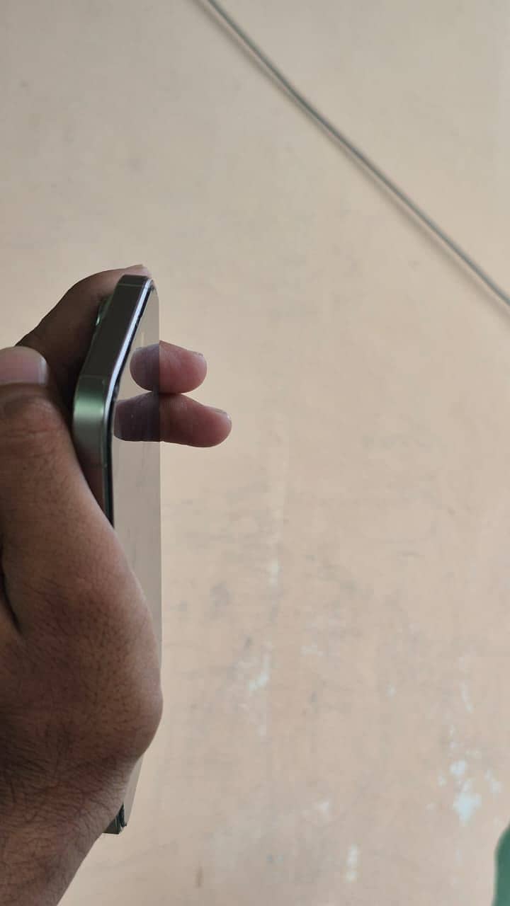 Apple iPhone 16 Pro 1