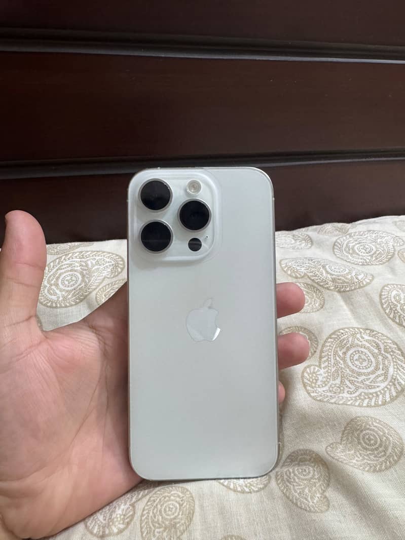Apple iPhone 15 Pro 0