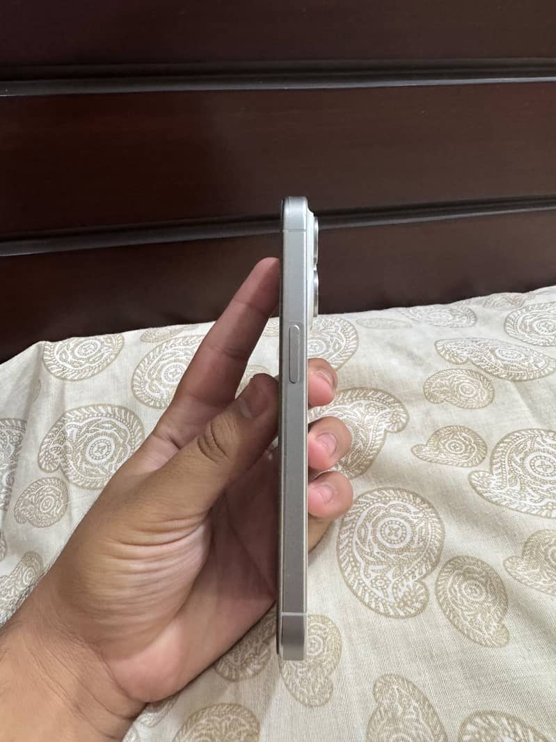 Apple iPhone 15 Pro 1