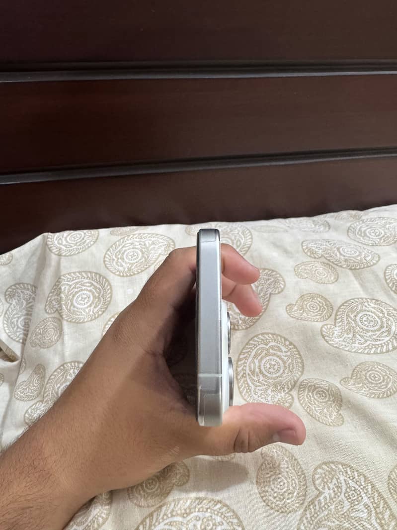 Apple iPhone 15 Pro 2