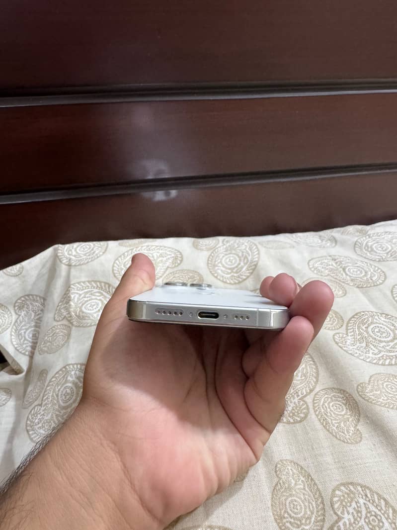 Apple iPhone 15 Pro 3