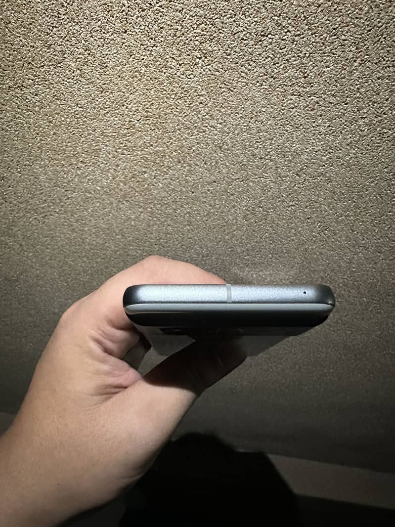 Google pixel 8 4