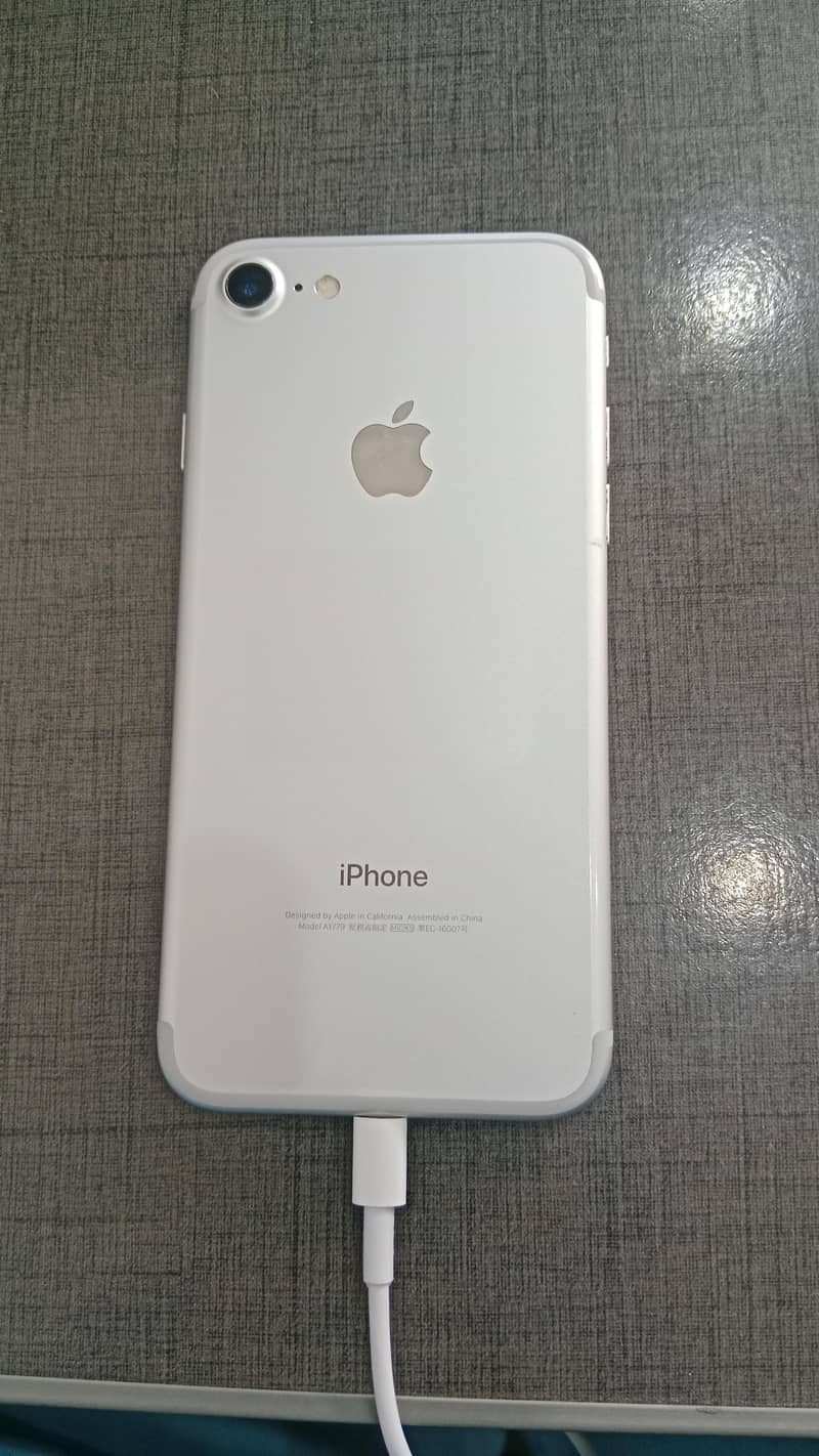 Apple iPhone 7 2