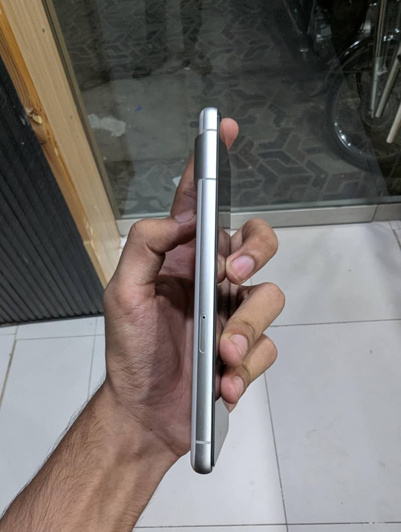 Google Pixel 7 4
