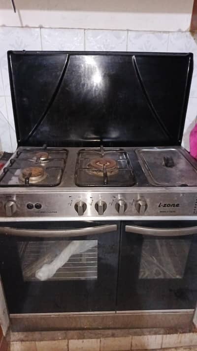 Cooking range in new condition just 4 5 months use