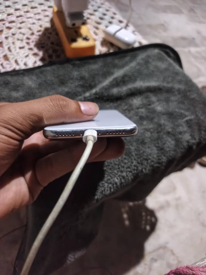 Apple iPhone X 3