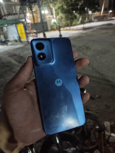 moto g play 2024 10/9 condition 1 chota sa hair line ha front pa baqi