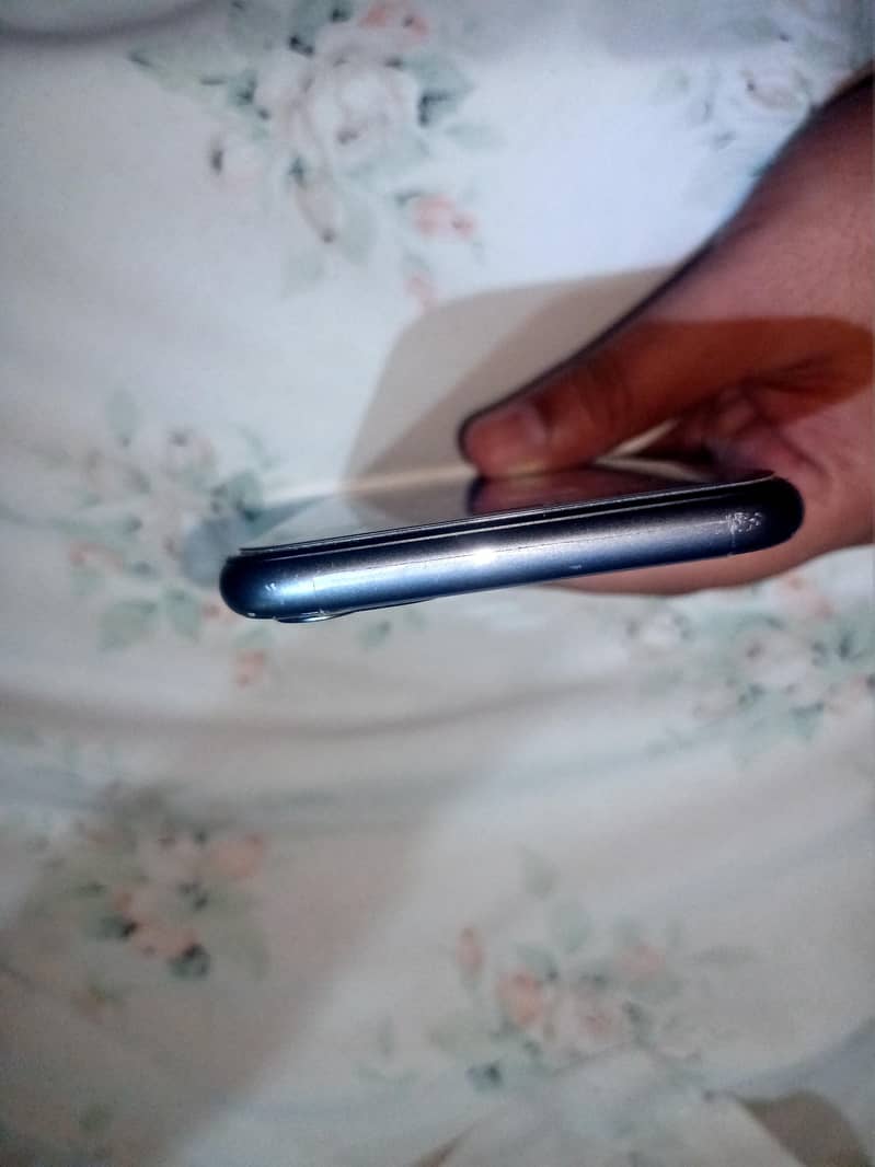 Apple iPhone 11 3