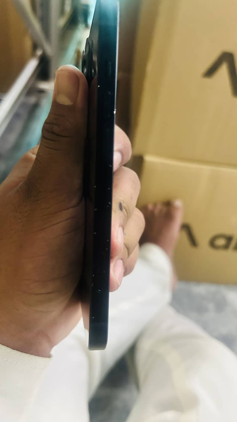 Apple iPhone 13 4