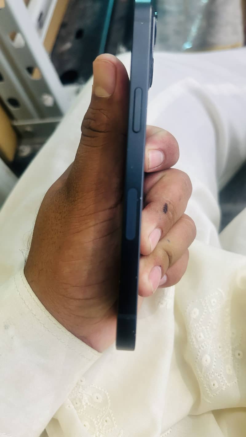 Apple iPhone 13 5