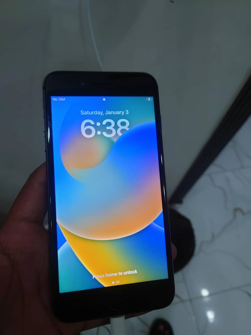 Apple iPhone 8 Plus 1