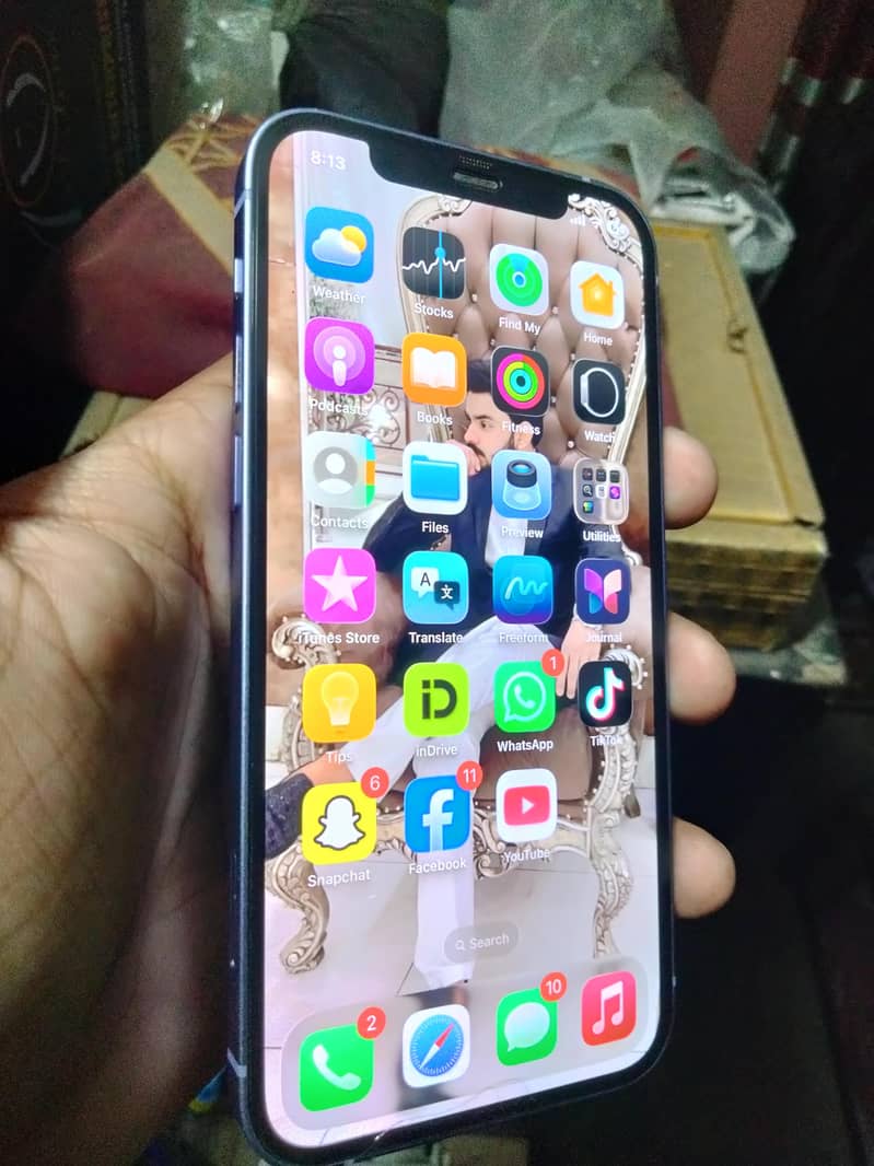 Apple iPhone 12 4