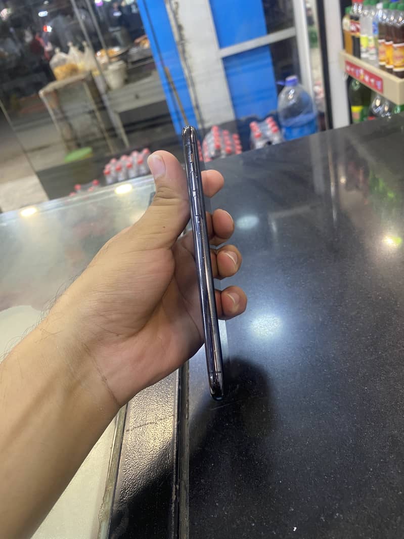 Apple iPhone X 5