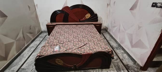 woden bed