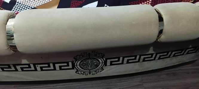 velvet bed with mattress  for sale in reasonable price location gulist