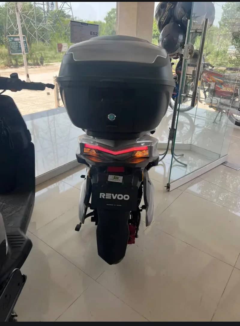 Revoo E52 only 2500km driven 3