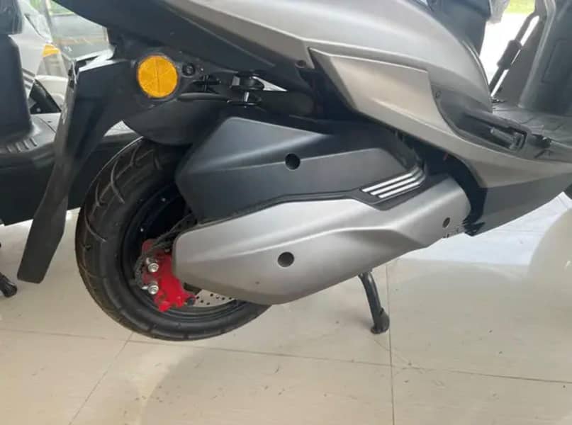Revoo E52 only 2500km driven 4
