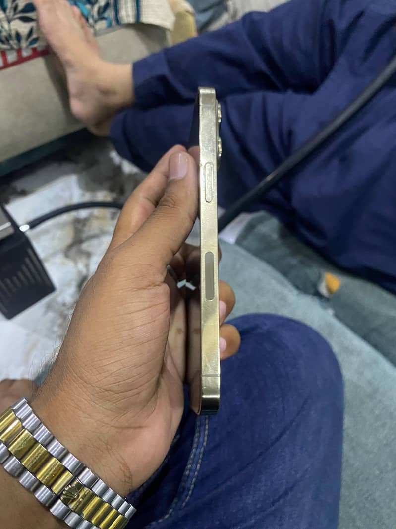 Apple iPhone 13 Pro 4