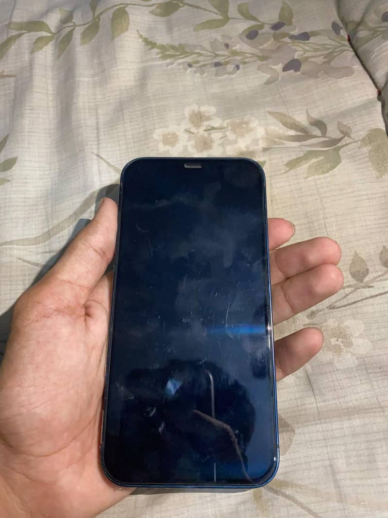 Apple iPhone 12 4
