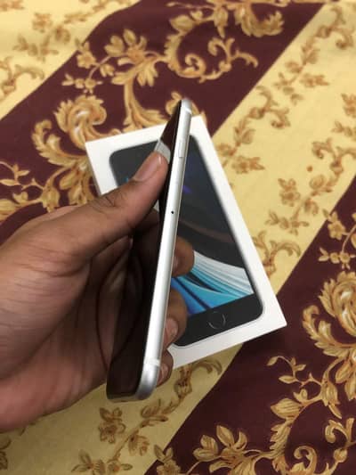 Apple iPhone SE