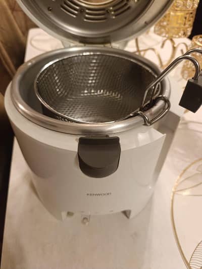 deep fryer urgent for sale 10/10 Kenwood