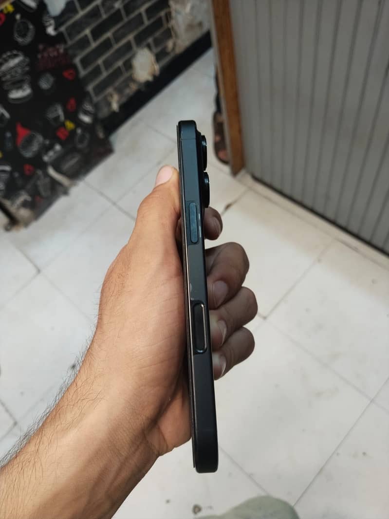 Iphone 16 pro 3