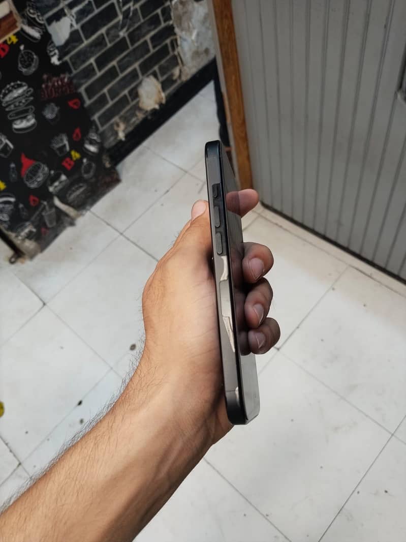 Iphone 16 pro 5