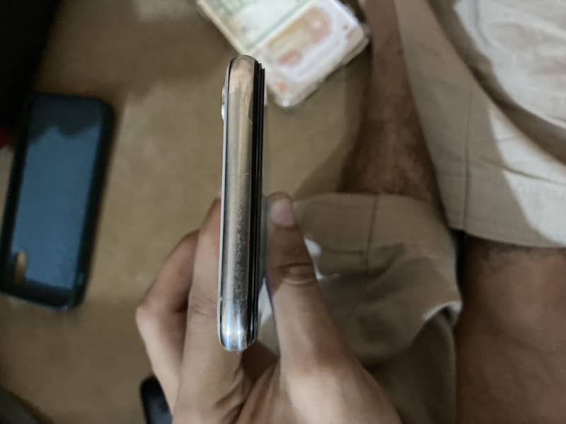 Apple iPhone X 3