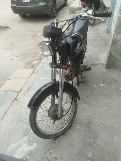 gari bilkul ok he koi falt nhi he