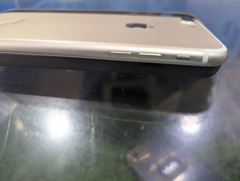 Apple iPhone 7 Plus 7