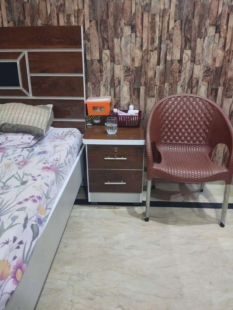 double bed with 2 side table 3