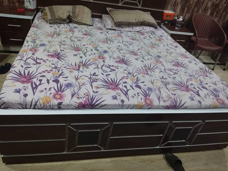 double bed with 2 side table 4