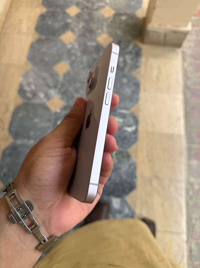 Apple iPhone 14 2