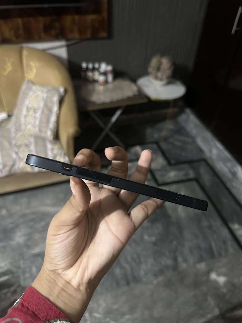 Apple iPhone 13 4