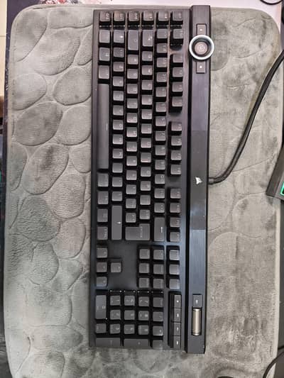Corsair k100 RGb Mechanical Gaming Keyboard