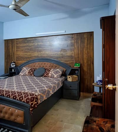 independent room available in shared apartment for male Bachelors