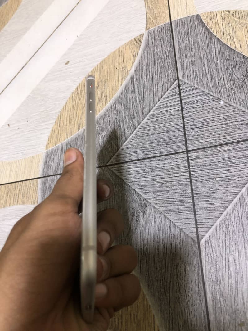 Apple iPhone 8 Plus 11