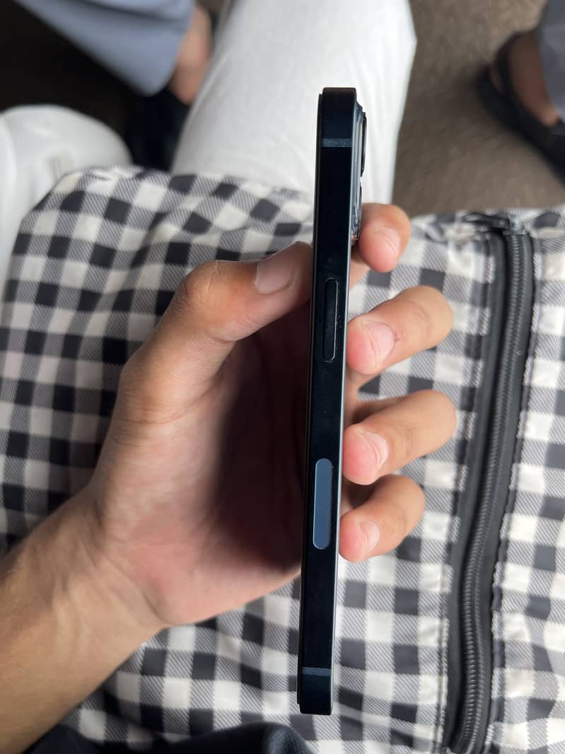 Apple iPhone 13 1