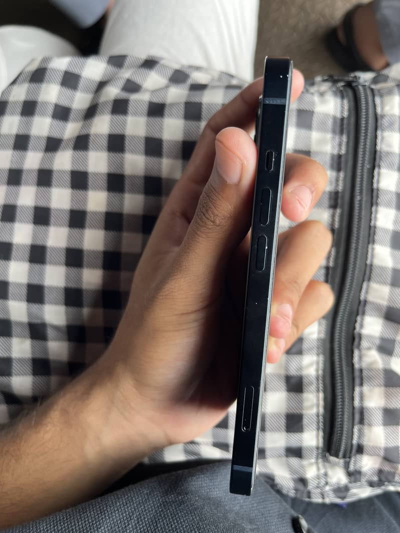 Apple iPhone 13 2