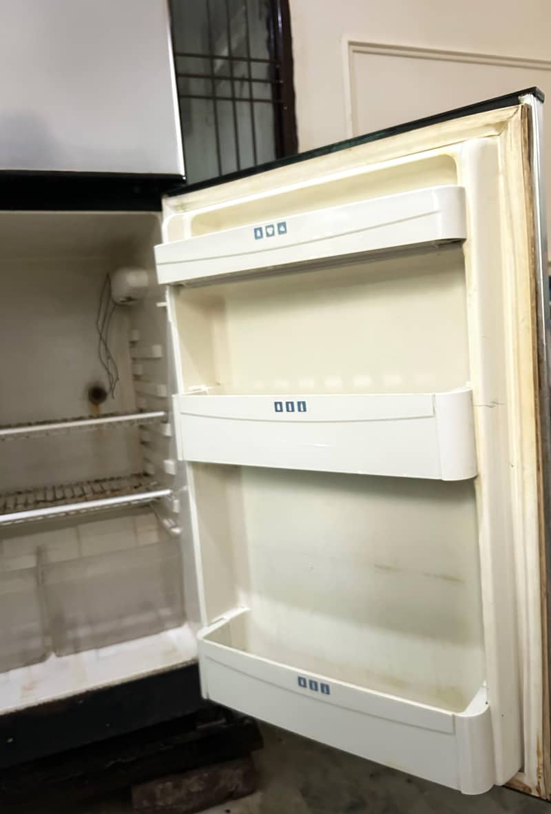 Refrigerator 0