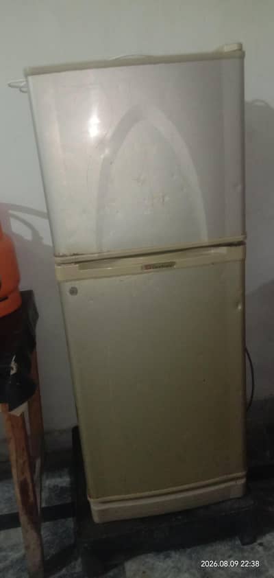 Medium size frige 2nd hand for sale