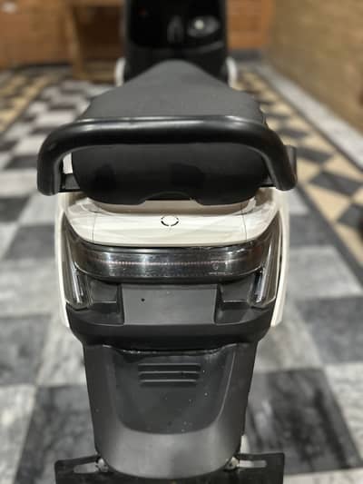 Super Star G90 Electric Scooty – Excellent Condition