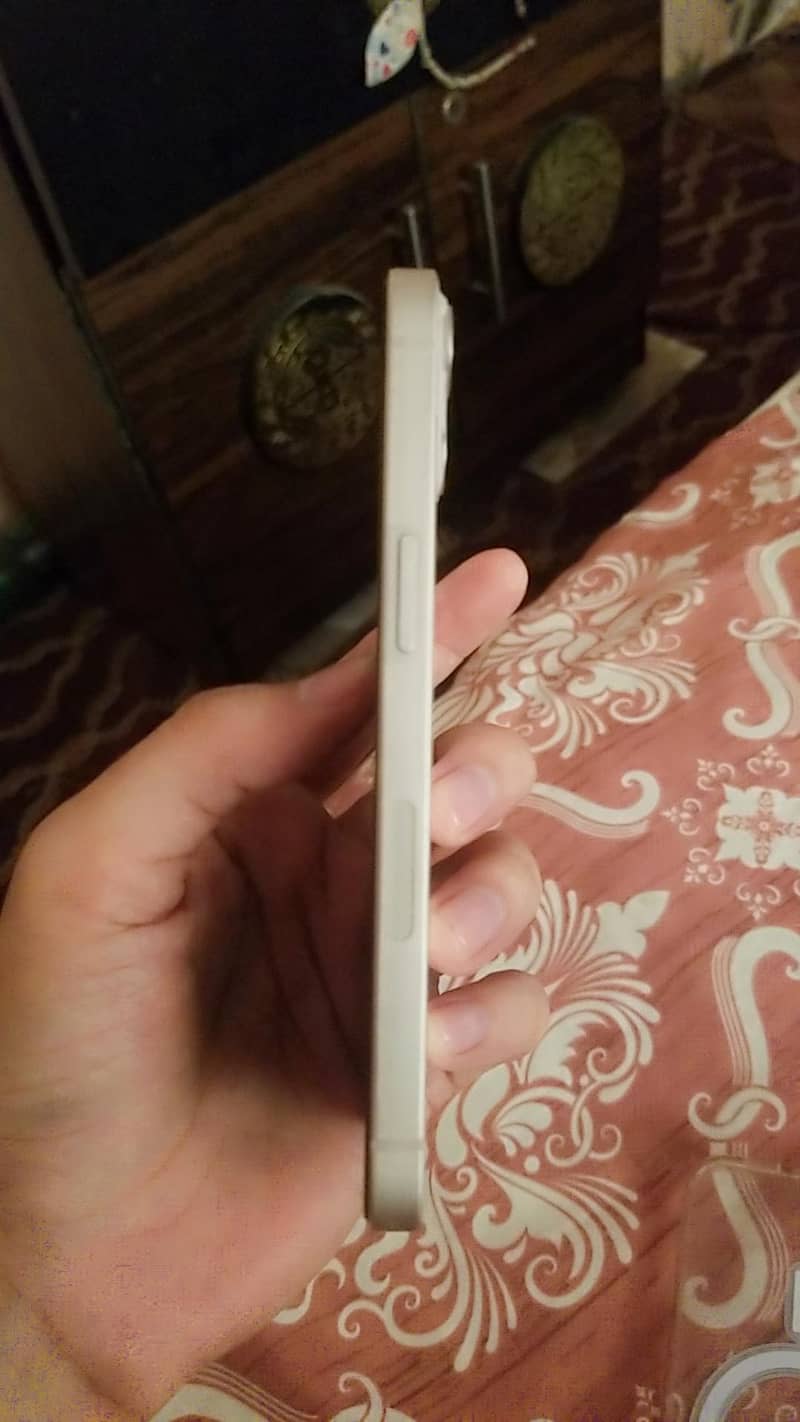 Apple iPhone 13 4