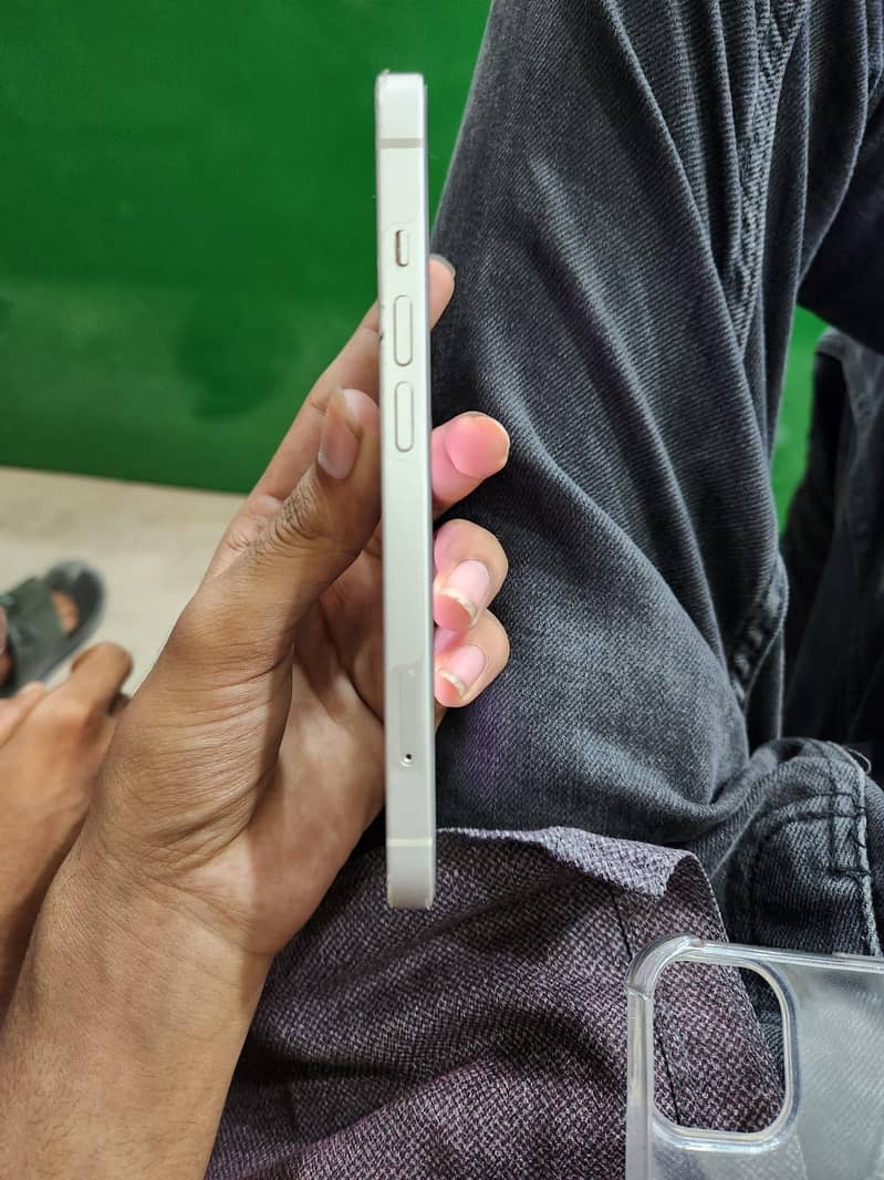 Apple iPhone 13 3