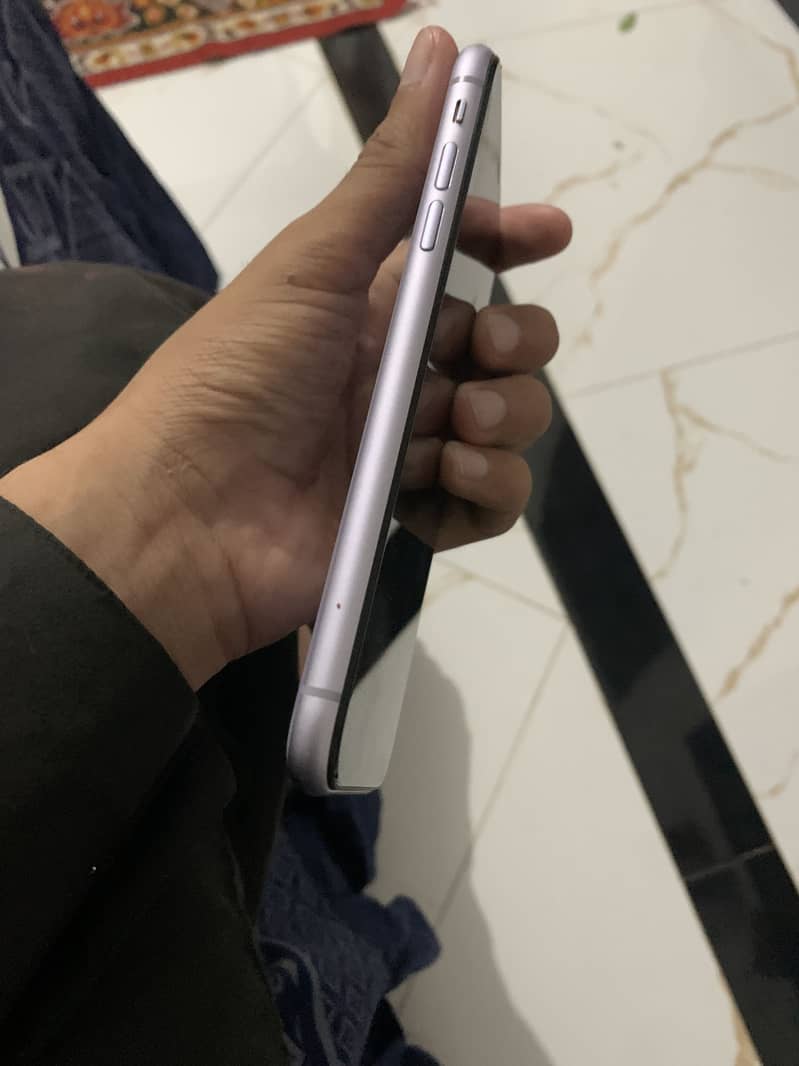 Apple iPhone 11 4