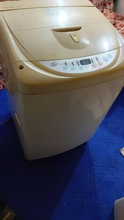 lg fully automatic washing machine neat n clean condition