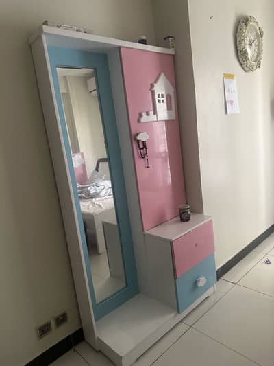 Kids bed and dresser