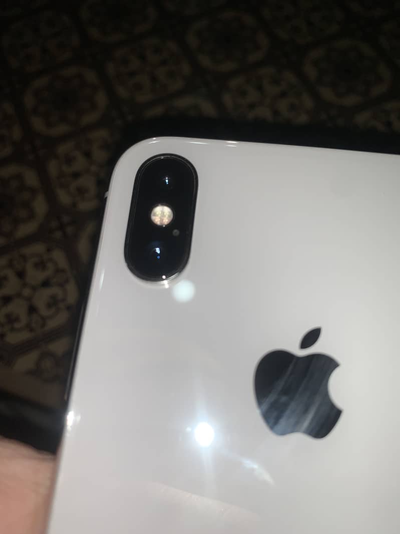 Apple iPhone X 3