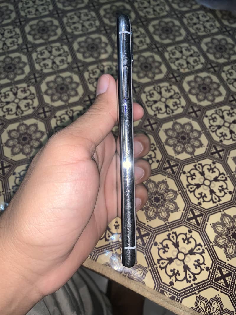 Apple iPhone X 5