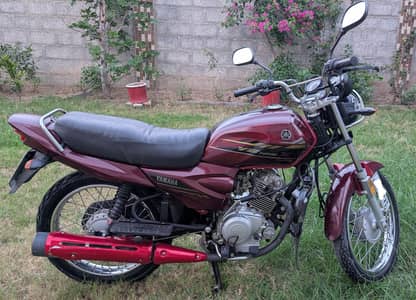 Yamaha YB125Z.